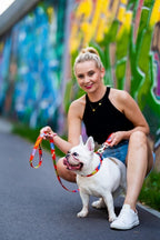 Graffiti Halsband Röd – halsband med plastspänne från Vareli.se